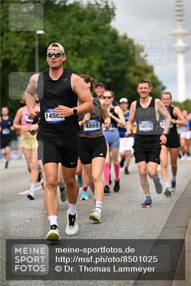 29.06.2025 - hella hamburg halbmarathon Dr. Thomas Lammeyer http://msf.ph/oto/8501025 29.06.2025 10:24:53 Kennedybrücke 1011, 1154, 1471, 2053, 2064, 2101, 2834, 2923, 3161, 3781, 3842, 4154, 4166, 4288, 4754, 4869, 5181, 5811, 5812, 6608, 6844, 6951, 7131, 8025, 8113, 8146, 8724, 8738, 8940, 9005, 9011, 9236, 9873, 9981, 10039, 10041, 10350, 10585, 10613, 10647, 10754, 11100, 11145 meine-sportfotos.de