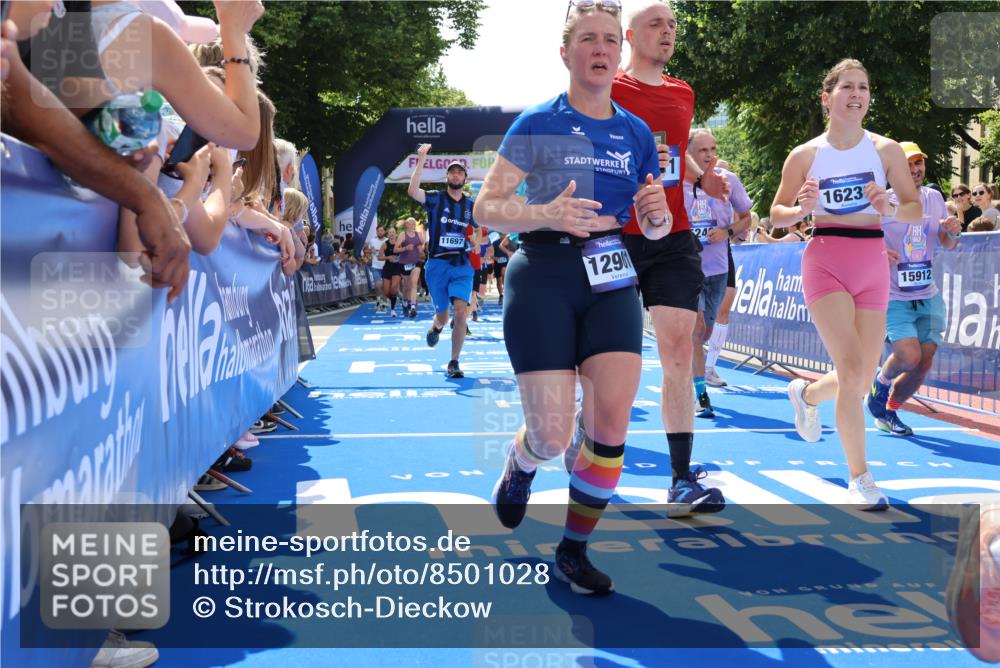 29.06.2025 - hella hamburg halbmarathon Strokosch-Dieckow http://msf.ph/oto/8501028 29.06.2025 11:34:52 Ziel 1078, 1497, 1557, 2280, 2477, 2827, 3230, 3239, 3311, 4372, 4555, 4624, 5246, 5497, 6861, 11697, 12236, 12901, 13111, 13113, 14632, 15676, 15912, 15951, 15957, 16238, 16570, 16571, 17135, 17369, 17389, 17883 meine-sportfotos.de