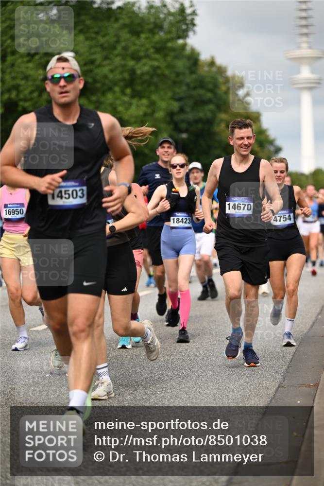 29.06.2025 - hella hamburg halbmarathon Dr. Thomas Lammeyer http://msf.ph/oto/8501038 29.06.2025 10:24:53 Kennedybrücke 1011, 1154, 1471, 2053, 2064, 2101, 2834, 2923, 3161, 3781, 3842, 4154, 4166, 4288, 4754, 4869, 5181, 5811, 5812, 6608, 6844, 6951, 7131, 8025, 8113, 8146, 8724, 8738, 8940, 9005, 9011, 9236, 9873, 9981, 10039, 10041, 10350, 10585, 10613, 10647, 10754, 11100, 11145 meine-sportfotos.de