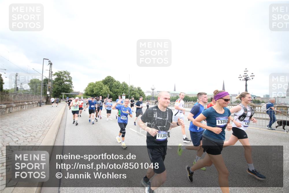 29.06.2025 - hella hamburg halbmarathon Jannik Wohlers http://msf.ph/oto/8501048 29.06.2025 10:57:39 Lombardsbrücke 1388, 2169, 2273, 2275, 3644, 3936, 4429, 5676, 5782, 6316, 6337, 7193, 7556, 7783, 7977, 7990, 8439, 8440, 8441, 8442, 8474, 8512, 8713, 8773, 8888, 9180, 9319, 9398, 9436, 9481, 9832, 10058, 10380, 10560, 10635, 10737, 10912, 10937, 11037, 11263, 11353, 11392, 11615, 11636, 11732, 12122, 13176, 13218, 13352, 13358, 13364, 13553, 13804, 14453, 14507, 14533, 14634, 14685, 15282, 15510, 15552, 15800, 15916, 16329, 16349, 17881 meine-sportfotos.de