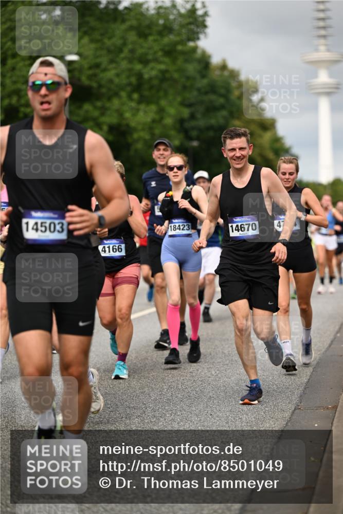 29.06.2025 - hella hamburg halbmarathon Dr. Thomas Lammeyer http://msf.ph/oto/8501049 29.06.2025 10:24:53 Kennedybrücke 1011, 1154, 1471, 2053, 2064, 2101, 2834, 2923, 3161, 3781, 3842, 4154, 4166, 4288, 4754, 4869, 5181, 5811, 5812, 6608, 6844, 6951, 7131, 8025, 8113, 8146, 8724, 8738, 8940, 9005, 9011, 9236, 9873, 9981, 10039, 10041, 10350, 10585, 10613, 10647, 10754, 11100, 11145 meine-sportfotos.de