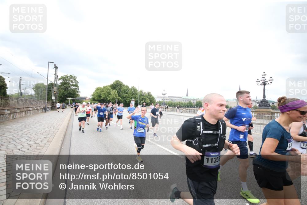 29.06.2025 - hella hamburg halbmarathon Jannik Wohlers http://msf.ph/oto/8501054 29.06.2025 10:57:39 Lombardsbrücke 1388, 2169, 2273, 2275, 3644, 3936, 4429, 5676, 5782, 6316, 6337, 7193, 7556, 7783, 7977, 7990, 8439, 8440, 8441, 8442, 8474, 8512, 8713, 8773, 8888, 9180, 9319, 9398, 9436, 9481, 9832, 10058, 10380, 10560, 10635, 10737, 10912, 10937, 11037, 11263, 11353, 11392, 11615, 11636, 11732, 12122, 13176, 13218, 13352, 13358, 13364, 13553, 13804, 14453, 14507, 14533, 14634, 14685, 15282, 15510, 15552, 15800, 15916, 16329, 16349, 17881 meine-sportfotos.de
