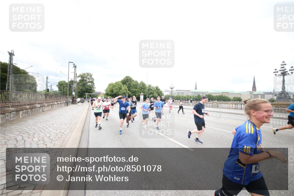 29.06.2025 - hella hamburg halbmarathon Jannik Wohlers http://msf.ph/oto/8501078 29.06.2025 10:57:40 Lombardsbrücke 1388, 2169, 2273, 2275, 3644, 3936, 4429, 5104, 5676, 5782, 6316, 6337, 7262, 7556, 7783, 7977, 7990, 8439, 8440, 8441, 8442, 8512, 8713, 8888, 9180, 9319, 9398, 9436, 9481, 9832, 10058, 10380, 10560, 10635, 10737, 10937, 11037, 11263, 11353, 11392, 11615, 11636, 11732, 12122, 13176, 13218, 13352, 13358, 13364, 13553, 13804, 14453, 14507, 14533, 14634, 14685, 15282, 15510, 15552, 15916, 16329, 16349, 17881 meine-sportfotos.de