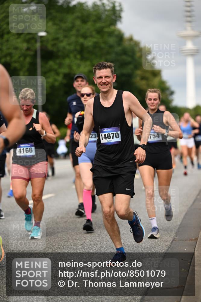 29.06.2025 - hella hamburg halbmarathon Dr. Thomas Lammeyer http://msf.ph/oto/8501079 29.06.2025 10:24:54 Kennedybrücke 1011, 1471, 2053, 2064, 2101, 2834, 2923, 3161, 3781, 3842, 4154, 4166, 4288, 4754, 4869, 5181, 5811, 5812, 6608, 6844, 6951, 7131, 8025, 8113, 8146, 8724, 8738, 8940, 9005, 9011, 9236, 9873, 9981, 10039, 10041, 10350, 10585, 10613, 10647, 10754, 11100, 11145 meine-sportfotos.de