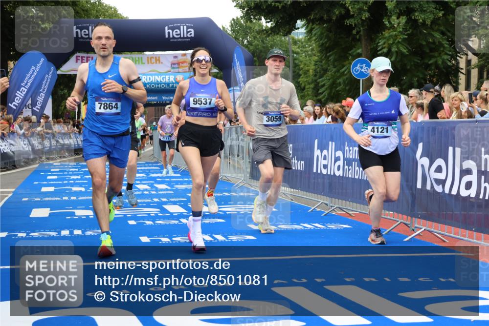 29.06.2025 - hella hamburg halbmarathon Strokosch-Dieckow http://msf.ph/oto/8501081 29.06.2025 10:53:04 Ziel 2111, 2208, 3059, 3258, 3334, 4121, 7509, 7864, 8587, 9093, 9537, 12155, 12367, 12519, 12910, 14323, 14791, 15430, 16986, 18590, 18720, 19208 meine-sportfotos.de