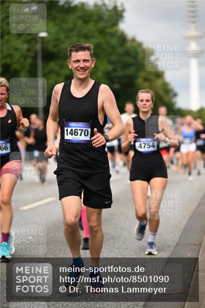 29.06.2025 - hella hamburg halbmarathon Dr. Thomas Lammeyer http://msf.ph/oto/8501090 29.06.2025 10:24:55 Kennedybrücke 1011, 2053, 2064, 2101, 2834, 2923, 3161, 3781, 3842, 4154, 4166, 4288, 4754, 4869, 5181, 5811, 5812, 6608, 6844, 6951, 7131, 8025, 8113, 8146, 8724, 8738, 8940, 9005, 9011, 9236, 9873, 9981, 10039, 10041, 10350, 10585, 10613, 10647, 10754, 11100, 11145 meine-sportfotos.de