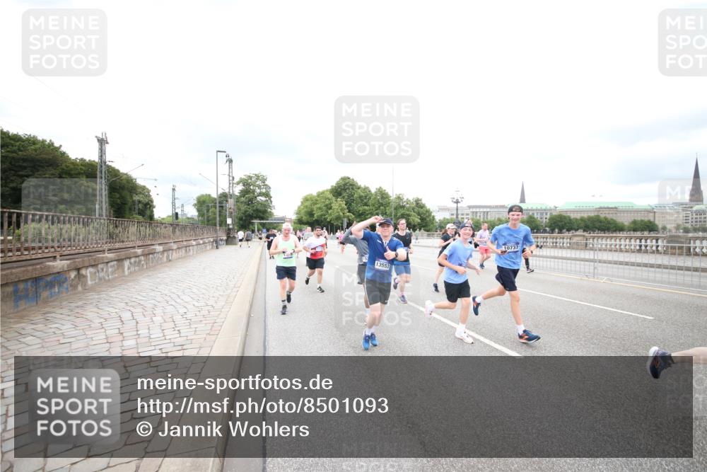 29.06.2025 - hella hamburg halbmarathon Jannik Wohlers http://msf.ph/oto/8501093 29.06.2025 10:57:40 Lombardsbrücke 1388, 2169, 2273, 2275, 3644, 3936, 4429, 5104, 5676, 5782, 6316, 6337, 7262, 7556, 7783, 7977, 7990, 8439, 8440, 8441, 8442, 8512, 8713, 8888, 9180, 9319, 9398, 9436, 9481, 9832, 10058, 10380, 10560, 10635, 10737, 10937, 11037, 11263, 11353, 11392, 11615, 11636, 11732, 12122, 13176, 13218, 13352, 13358, 13364, 13553, 13804, 14453, 14507, 14533, 14634, 14685, 15282, 15510, 15552, 15916, 16329, 16349, 17881 meine-sportfotos.de