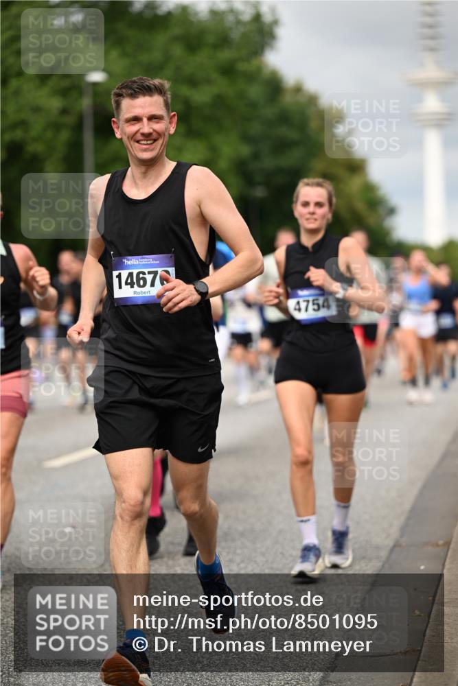 29.06.2025 - hella hamburg halbmarathon Dr. Thomas Lammeyer http://msf.ph/oto/8501095 29.06.2025 10:24:55 Kennedybrücke 1011, 2053, 2064, 2101, 2834, 2923, 3161, 3781, 3842, 4154, 4166, 4288, 4754, 4869, 5181, 5811, 5812, 6608, 6844, 6951, 7131, 8025, 8113, 8146, 8724, 8738, 8940, 9005, 9011, 9236, 9873, 9981, 10039, 10041, 10350, 10585, 10613, 10647, 10754, 11100, 11145 meine-sportfotos.de