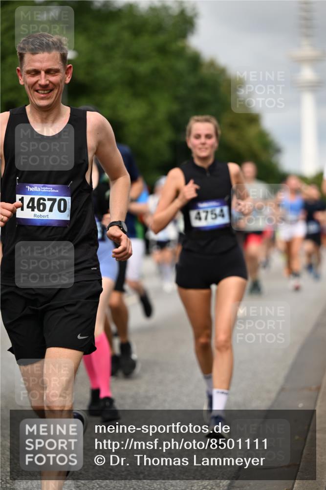 29.06.2025 - hella hamburg halbmarathon Dr. Thomas Lammeyer http://msf.ph/oto/8501111 29.06.2025 10:24:55 Kennedybrücke 1011, 2053, 2064, 2101, 2834, 2923, 3161, 3781, 3842, 4154, 4166, 4288, 4754, 4869, 5181, 5811, 5812, 6608, 6844, 6951, 7131, 8025, 8113, 8146, 8724, 8738, 8940, 9005, 9011, 9236, 9873, 9981, 10039, 10041, 10350, 10585, 10613, 10647, 10754, 11100, 11145 meine-sportfotos.de