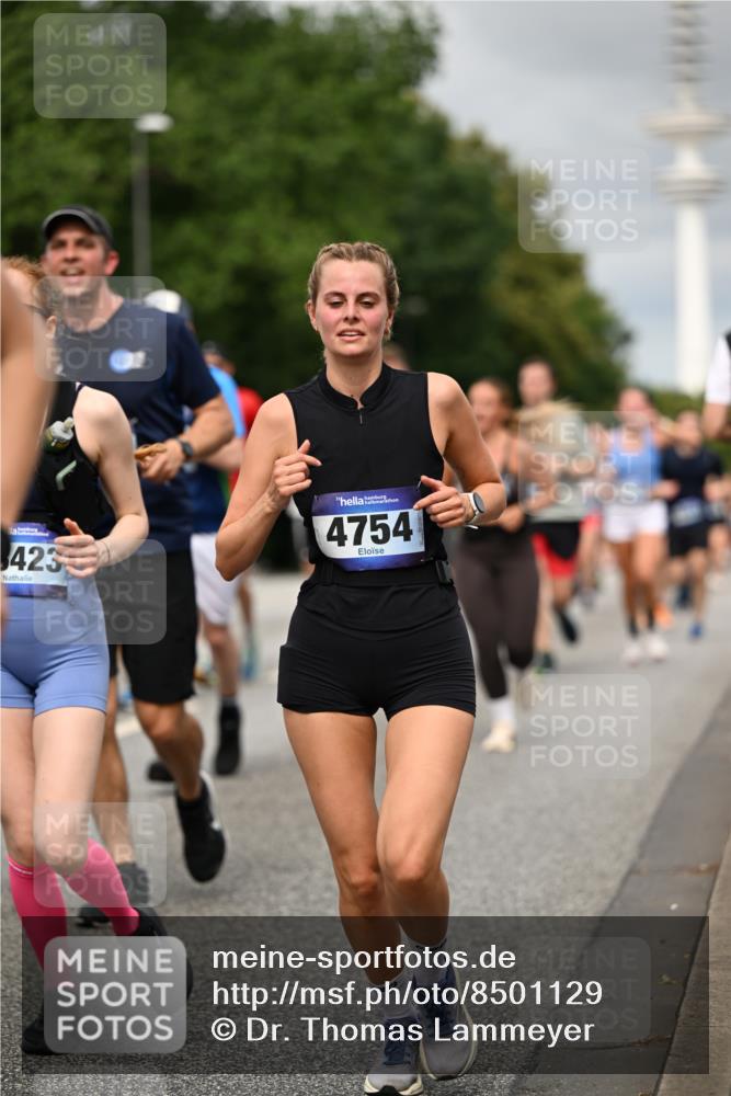 29.06.2025 - hella hamburg halbmarathon Dr. Thomas Lammeyer http://msf.ph/oto/8501129 29.06.2025 10:24:56 Kennedybrücke 1011, 2053, 2064, 2101, 2834, 2923, 2986, 3161, 3781, 3842, 4154, 4166, 4288, 4754, 4869, 5181, 5811, 5812, 6608, 6844, 6951, 7131, 8025, 8113, 8146, 8724, 8738, 8940, 9005, 9011, 9236, 9873, 9981, 10039, 10350, 10585, 10613, 10647, 10754, 11100, 11145 meine-sportfotos.de