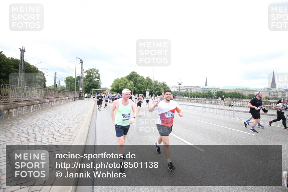 29.06.2025 - hella hamburg halbmarathon Jannik Wohlers http://msf.ph/oto/8501138 29.06.2025 10:57:42 Lombardsbrücke 1388, 2169, 2273, 2275, 3644, 3936, 4117, 4429, 5104, 5676, 5782, 6316, 6337, 6825, 7262, 7556, 7783, 7977, 7990, 8439, 8440, 8441, 8442, 8512, 8713, 8888, 9180, 9319, 9398, 9436, 9481, 9832, 10058, 10380, 10462, 10560, 10635, 10737, 10937, 11037, 11263, 11353, 11392, 11615, 11636, 11732, 12122, 13218, 13352, 13358, 13364, 13469, 13553, 13804, 14453, 14507, 14533, 14634, 14685, 15282, 15510, 15552, 15916, 16329, 16349, 17881 meine-sportfotos.de