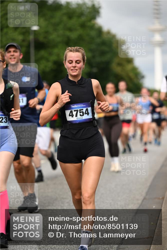 29.06.2025 - hella hamburg halbmarathon Dr. Thomas Lammeyer http://msf.ph/oto/8501139 29.06.2025 10:24:56 Kennedybrücke 1011, 2053, 2064, 2101, 2834, 2923, 2986, 3161, 3781, 3842, 4154, 4166, 4288, 4754, 4869, 5181, 5811, 5812, 6608, 6844, 6951, 7131, 8025, 8113, 8146, 8724, 8738, 8940, 9005, 9011, 9236, 9873, 9981, 10039, 10350, 10585, 10613, 10647, 10754, 11100, 11145 meine-sportfotos.de