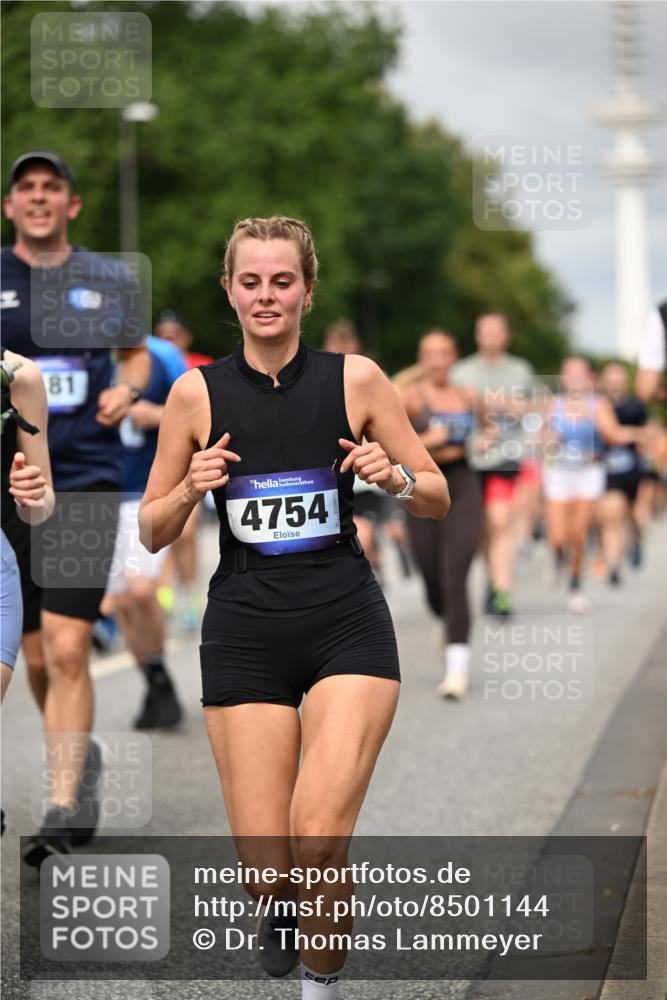 29.06.2025 - hella hamburg halbmarathon Dr. Thomas Lammeyer http://msf.ph/oto/8501144 29.06.2025 10:24:56 Kennedybrücke 1011, 2053, 2064, 2101, 2834, 2923, 2986, 3161, 3781, 3842, 4154, 4166, 4288, 4754, 4869, 5181, 5811, 5812, 6608, 6844, 6951, 7131, 8025, 8113, 8146, 8724, 8738, 8940, 9005, 9011, 9236, 9873, 9981, 10039, 10350, 10585, 10613, 10647, 10754, 11100, 11145 meine-sportfotos.de