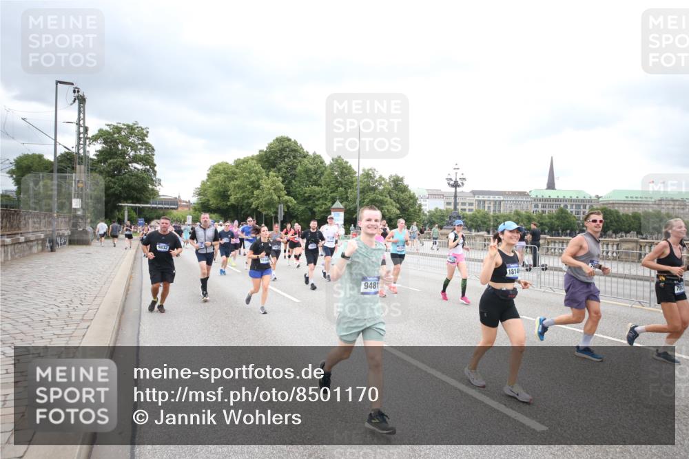 29.06.2025 - hella hamburg halbmarathon Jannik Wohlers http://msf.ph/oto/8501170 29.06.2025 10:57:44 Lombardsbrücke 1001, 1388, 2043, 2169, 2273, 2275, 3644, 3936, 4117, 4429, 5104, 5676, 5782, 6316, 6337, 6825, 7262, 7556, 7664, 7783, 7977, 7990, 8076, 8439, 8440, 8441, 8442, 8512, 8713, 8888, 9180, 9319, 9398, 9436, 9481, 9832, 10058, 10380, 10462, 10560, 10635, 10737, 10937, 11037, 11263, 11353, 11392, 11615, 11636, 11732, 12122, 13218, 13226, 13352, 13358, 13364, 13469, 13553, 13804, 14453, 14507, 14533, 14634, 14685, 15282, 15510, 15552, 15916, 16048, 16329, 16349, 17881 meine-sportfotos.de