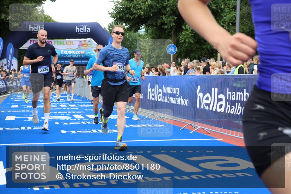 29.06.2025 - hella hamburg halbmarathon Strokosch-Dieckow http://msf.ph/oto/8501180 29.06.2025 10:53:01 Ziel 2208, 3059, 3258, 3334, 4121, 4770, 5907, 7509, 7864, 8139, 8587, 9093, 9537, 12155, 12367, 12519, 12910, 14323, 14791, 15430, 18590, 18720, 19208 meine-sportfotos.de