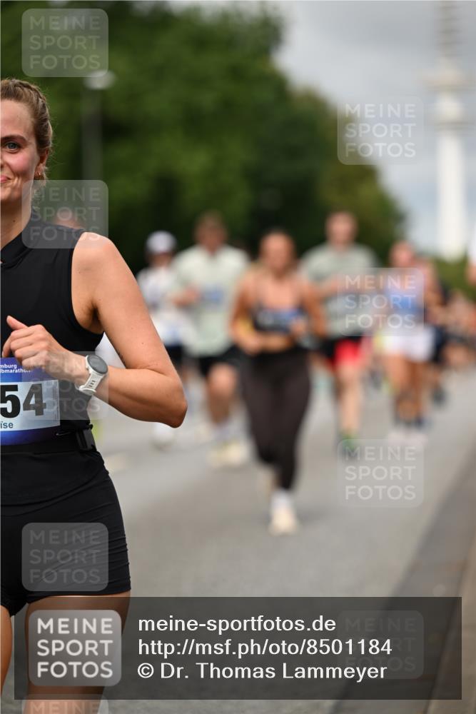 29.06.2025 - hella hamburg halbmarathon Dr. Thomas Lammeyer http://msf.ph/oto/8501184 29.06.2025 10:24:57 Kennedybrücke 1011, 2053, 2101, 2325, 2834, 2923, 2986, 3161, 3781, 3842, 4082, 4154, 4166, 4288, 4754, 4869, 5181, 5811, 5812, 6608, 6844, 6951, 7131, 8025, 8113, 8146, 8724, 8940, 9005, 9011, 9236, 9873, 9981, 10039, 10350, 10585, 10613, 10647, 10754, 11100, 11145 meine-sportfotos.de