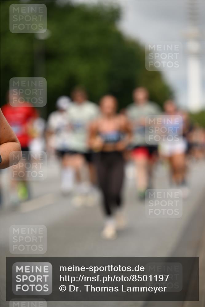 29.06.2025 - hella hamburg halbmarathon Dr. Thomas Lammeyer http://msf.ph/oto/8501197 29.06.2025 10:24:57 Kennedybrücke 1011, 2053, 2101, 2325, 2834, 2923, 2986, 3161, 3781, 3842, 4082, 4154, 4166, 4288, 4754, 4869, 5181, 5811, 5812, 6608, 6844, 6951, 7131, 8025, 8113, 8146, 8724, 8940, 9005, 9011, 9236, 9873, 9981, 10039, 10350, 10585, 10613, 10647, 10754, 11100, 11145 meine-sportfotos.de