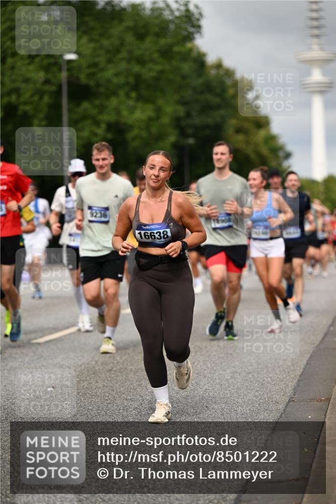 29.06.2025 - hella hamburg halbmarathon Dr. Thomas Lammeyer http://msf.ph/oto/8501222 29.06.2025 10:24:58 Kennedybrücke 1011, 2053, 2101, 2325, 2834, 2923, 2986, 3161, 3781, 3842, 4082, 4154, 4166, 4288, 4754, 4869, 5181, 5811, 5812, 6275, 6308, 6608, 6844, 6951, 7131, 8025, 8113, 8146, 8724, 8940, 9005, 9011, 9236, 9873, 9981, 10039, 10350, 10585, 10613, 10647, 10754, 11100, 11145 meine-sportfotos.de