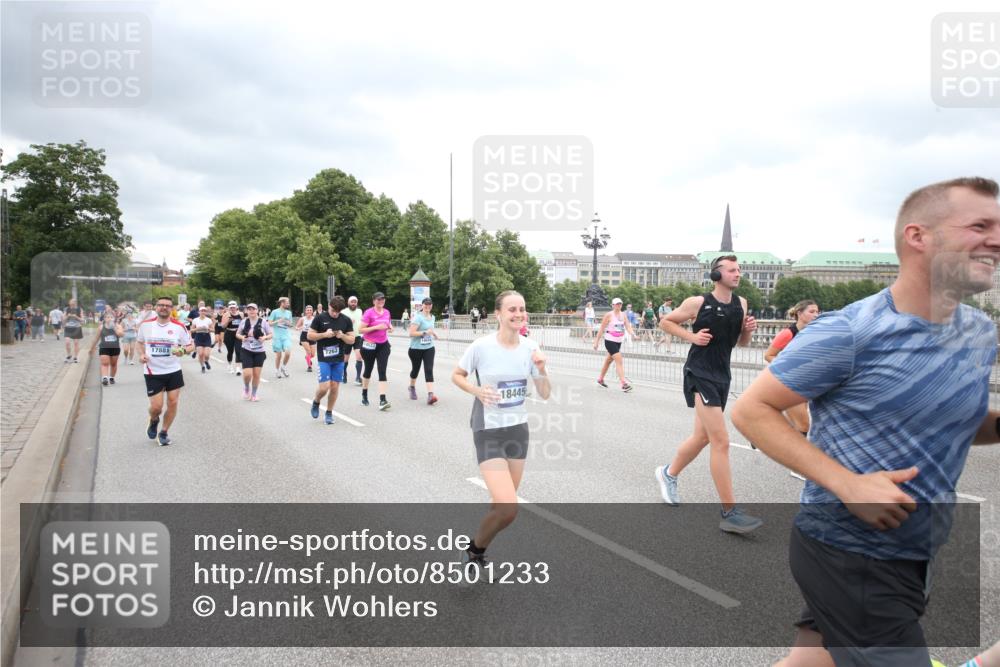 29.06.2025 - hella hamburg halbmarathon Jannik Wohlers http://msf.ph/oto/8501233 29.06.2025 10:57:49 Lombardsbrücke 1001, 1388, 1845, 2043, 2169, 2273, 2275, 3540, 4117, 5104, 5676, 5782, 6825, 7262, 7617, 7664, 7783, 7977, 7990, 8076, 8439, 8440, 8441, 8442, 8512, 8888, 9123, 9180, 9239, 9319, 9481, 9636, 9832, 10058, 10462, 10473, 10635, 10937, 11037, 11392, 11615, 11636, 11708, 11732, 12122, 12433, 13218, 13226, 13355, 13356, 13358, 13469, 13553, 14533, 14584, 14634, 14685, 15282, 15916, 16048, 16329, 16349, 16408, 16878, 17881 meine-sportfotos.de
