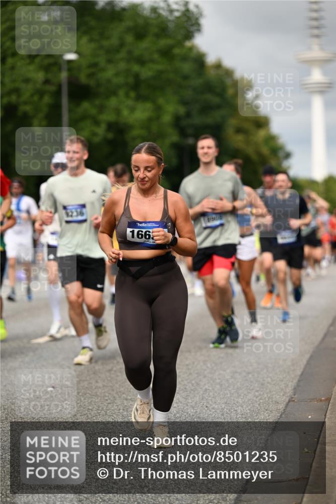 29.06.2025 - hella hamburg halbmarathon Dr. Thomas Lammeyer http://msf.ph/oto/8501235 29.06.2025 10:24:58 Kennedybrücke 1011, 2053, 2101, 2325, 2834, 2923, 2986, 3161, 3781, 3842, 4082, 4154, 4166, 4288, 4754, 4869, 5181, 5811, 5812, 6275, 6308, 6608, 6844, 6951, 7131, 8025, 8113, 8146, 8724, 8940, 9005, 9011, 9236, 9873, 9981, 10039, 10350, 10585, 10613, 10647, 10754, 11100, 11145 meine-sportfotos.de