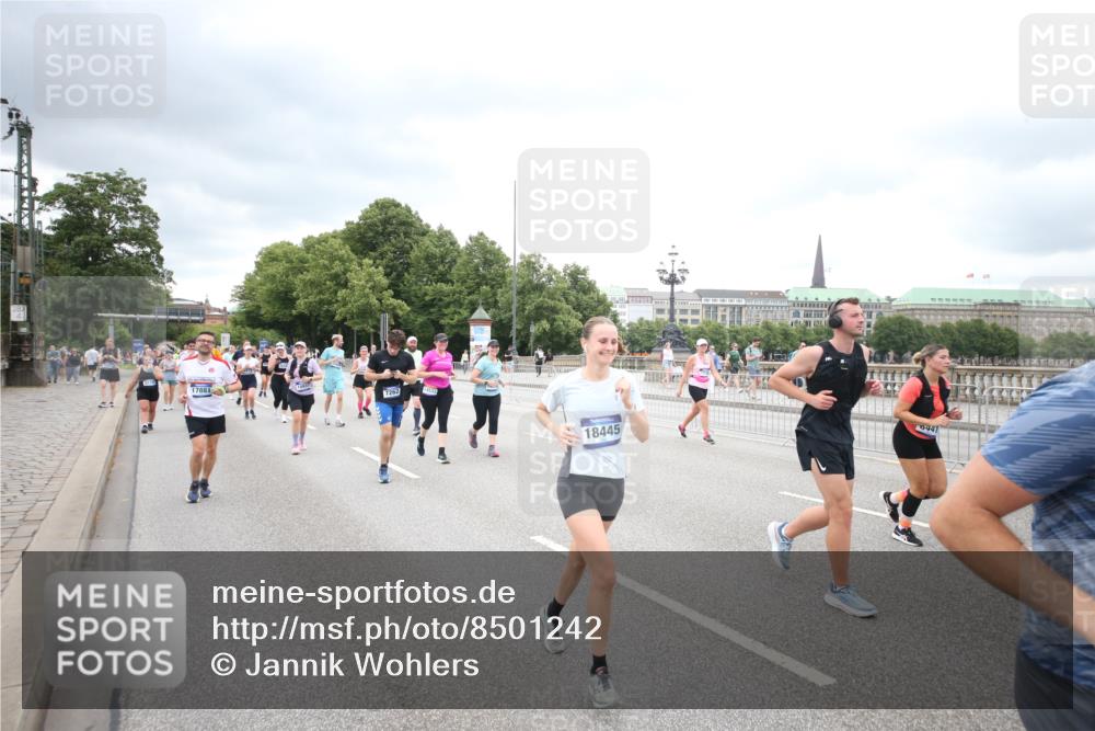 29.06.2025 - hella hamburg halbmarathon Jannik Wohlers http://msf.ph/oto/8501242 29.06.2025 10:57:49 Lombardsbrücke 1001, 1388, 1845, 2043, 2169, 2273, 2275, 3540, 4117, 5104, 5676, 5782, 6825, 7262, 7617, 7664, 7783, 7977, 7990, 8076, 8439, 8440, 8441, 8442, 8512, 8888, 9123, 9180, 9239, 9319, 9481, 9636, 9832, 10058, 10462, 10473, 10635, 10937, 11037, 11392, 11615, 11636, 11708, 11732, 12122, 12433, 13218, 13226, 13355, 13356, 13358, 13469, 13553, 14533, 14584, 14634, 14685, 15282, 15916, 16048, 16329, 16349, 16408, 16878, 17881 meine-sportfotos.de