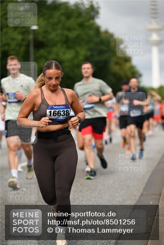 29.06.2025 - hella hamburg halbmarathon Dr. Thomas Lammeyer http://msf.ph/oto/8501256 29.06.2025 10:24:59 Kennedybrücke 1011, 2053, 2101, 2325, 2834, 2923, 2986, 3161, 3781, 3813, 3842, 4082, 4154, 4166, 4288, 4754, 4869, 5181, 5811, 5812, 6275, 6308, 6608, 6844, 6951, 8025, 8113, 8146, 8724, 8940, 9005, 9011, 9236, 9981, 10039, 10350, 10585, 10602, 10613, 10647, 11100, 11145 meine-sportfotos.de