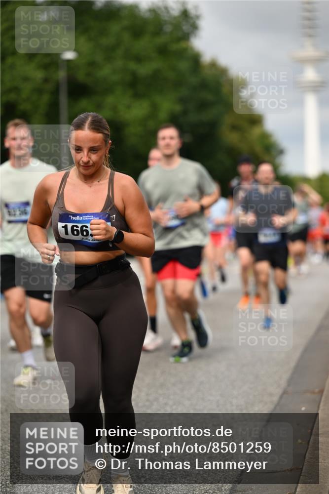 29.06.2025 - hella hamburg halbmarathon Dr. Thomas Lammeyer http://msf.ph/oto/8501259 29.06.2025 10:24:59 Kennedybrücke 1011, 2053, 2101, 2325, 2834, 2923, 2986, 3161, 3781, 3813, 3842, 4082, 4154, 4166, 4288, 4754, 4869, 5181, 5811, 5812, 6275, 6308, 6608, 6844, 6951, 8025, 8113, 8146, 8724, 8940, 9005, 9011, 9236, 9981, 10039, 10350, 10585, 10602, 10613, 10647, 11100, 11145 meine-sportfotos.de