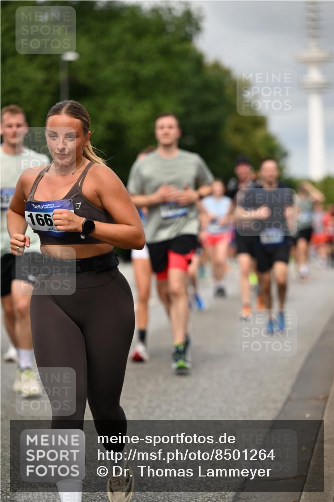 29.06.2025 - hella hamburg halbmarathon Dr. Thomas Lammeyer http://msf.ph/oto/8501264 29.06.2025 10:24:59 Kennedybrücke 1011, 2053, 2101, 2325, 2834, 2923, 2986, 3161, 3781, 3813, 3842, 4082, 4154, 4166, 4288, 4754, 4869, 5181, 5811, 5812, 6275, 6308, 6608, 6844, 6951, 8025, 8113, 8146, 8724, 8940, 9005, 9011, 9236, 9981, 10039, 10350, 10585, 10602, 10613, 10647, 11100, 11145 meine-sportfotos.de