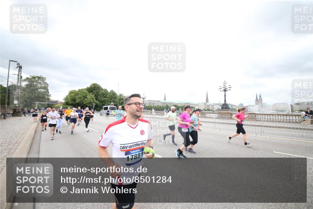 29.06.2025 - hella hamburg halbmarathon Jannik Wohlers http://msf.ph/oto/8501284 29.06.2025 10:57:53 Lombardsbrücke 1001, 1845, 2043, 2169, 2273, 2275, 3540, 3868, 4117, 5104, 5159, 5655, 5782, 5988, 6825, 7262, 7617, 7664, 7783, 8076, 8439, 8440, 8441, 8442, 8512, 8888, 9123, 9239, 9636, 10058, 10462, 10473, 10498, 10937, 11037, 11615, 11636, 11708, 12310, 12433, 13218, 13226, 13355, 13356, 13469, 14533, 14584, 14634, 15282, 15916, 15926, 16048, 16329, 16408, 16561, 16878, 17227, 17228, 17881 meine-sportfotos.de