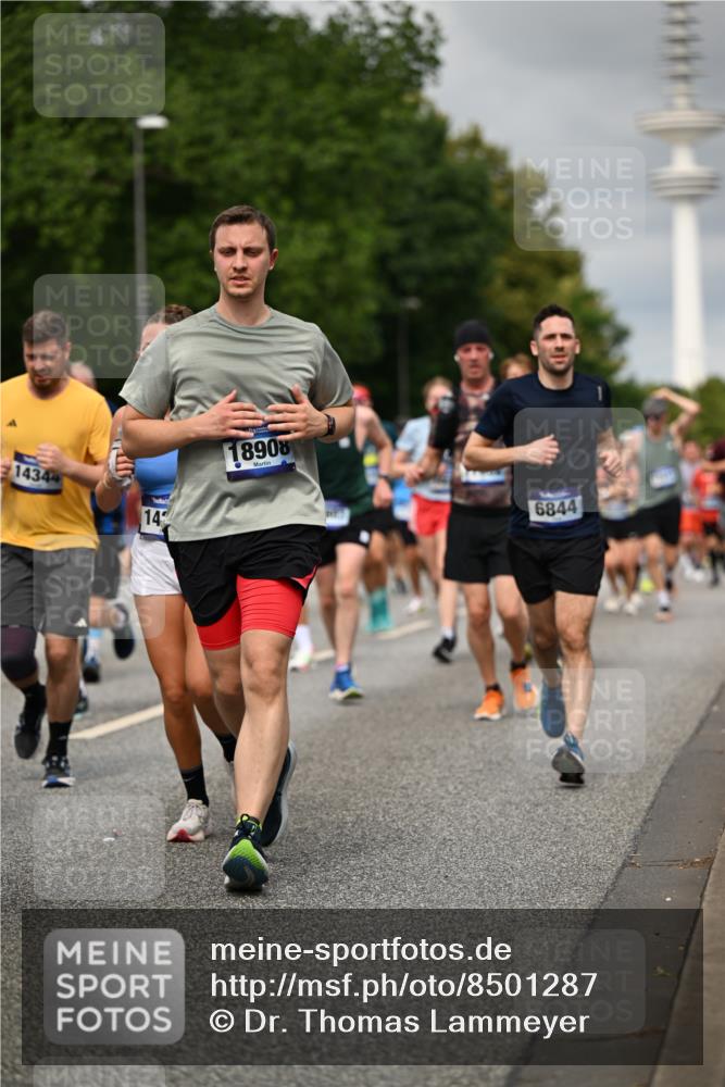 29.06.2025 - hella hamburg halbmarathon Dr. Thomas Lammeyer http://msf.ph/oto/8501287 29.06.2025 10:25:00 Kennedybrücke 1011, 2053, 2101, 2325, 2834, 2923, 2986, 3161, 3781, 3813, 3842, 4082, 4154, 4166, 4288, 4754, 4869, 5181, 5625, 5811, 5812, 6275, 6308, 6608, 6844, 6951, 7608, 8113, 8146, 8724, 8940, 9005, 9011, 9236, 9981, 10039, 10350, 10585, 10602, 10613, 11100, 11145 meine-sportfotos.de