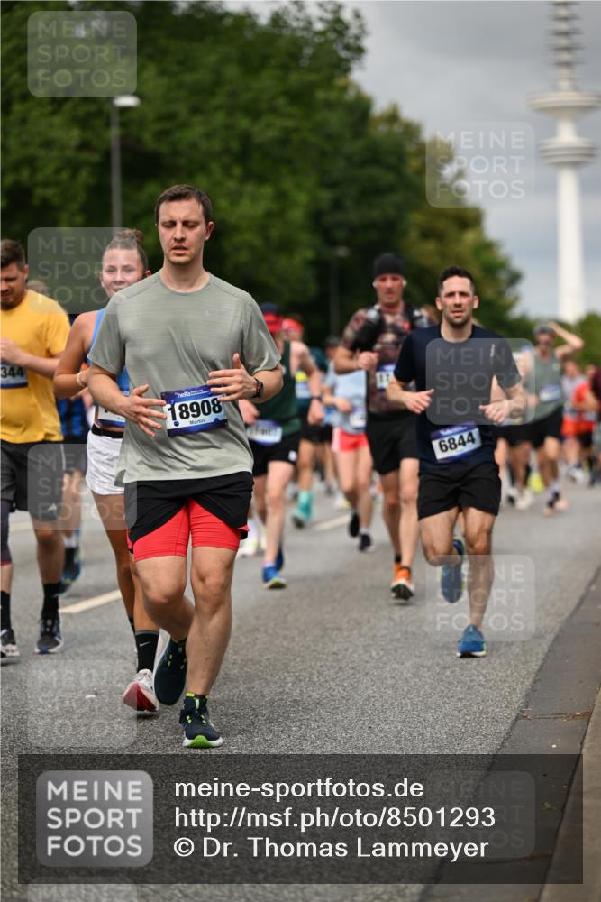 29.06.2025 - hella hamburg halbmarathon Dr. Thomas Lammeyer http://msf.ph/oto/8501293 29.06.2025 10:25:00 Kennedybrücke 1011, 2053, 2101, 2325, 2834, 2923, 2986, 3161, 3781, 3813, 3842, 4082, 4154, 4166, 4288, 4754, 4869, 5181, 5625, 5811, 5812, 6275, 6308, 6608, 6844, 6951, 7608, 8113, 8146, 8724, 8940, 9005, 9011, 9236, 9981, 10039, 10350, 10585, 10602, 10613, 11100, 11145 meine-sportfotos.de