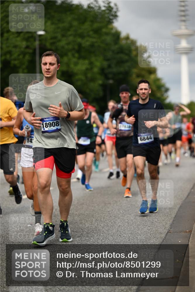 29.06.2025 - hella hamburg halbmarathon Dr. Thomas Lammeyer http://msf.ph/oto/8501299 29.06.2025 10:25:00 Kennedybrücke 1011, 2053, 2101, 2325, 2834, 2923, 2986, 3161, 3781, 3813, 3842, 4082, 4154, 4166, 4288, 4754, 4869, 5181, 5625, 5811, 5812, 6275, 6308, 6608, 6844, 6951, 7608, 8113, 8146, 8724, 8940, 9005, 9011, 9236, 9981, 10039, 10350, 10585, 10602, 10613, 11100, 11145 meine-sportfotos.de