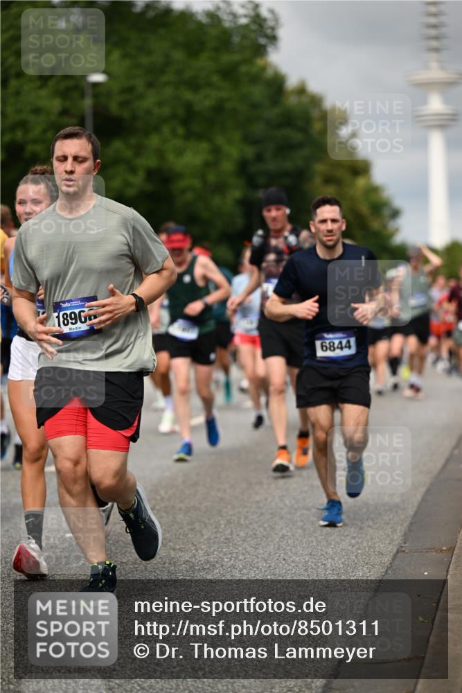29.06.2025 - hella hamburg halbmarathon Dr. Thomas Lammeyer http://msf.ph/oto/8501311 29.06.2025 10:25:01 Kennedybrücke 1011, 2053, 2101, 2325, 2834, 2923, 2986, 3161, 3247, 3781, 3813, 3842, 4082, 4154, 4166, 4288, 4754, 4869, 5181, 5625, 5811, 5812, 6275, 6308, 6608, 6844, 6951, 7608, 8113, 8146, 8724, 8940, 9005, 9011, 9236, 9501, 9981, 10039, 10350, 10585, 10602, 11100, 11145 meine-sportfotos.de