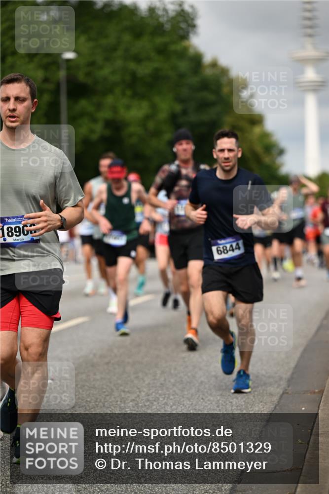 29.06.2025 - hella hamburg halbmarathon Dr. Thomas Lammeyer http://msf.ph/oto/8501329 29.06.2025 10:25:01 Kennedybrücke 1011, 2053, 2101, 2325, 2834, 2923, 2986, 3161, 3247, 3781, 3813, 3842, 4082, 4154, 4166, 4288, 4754, 4869, 5181, 5625, 5811, 5812, 6275, 6308, 6608, 6844, 6951, 7608, 8113, 8146, 8724, 8940, 9005, 9011, 9236, 9501, 9981, 10039, 10350, 10585, 10602, 11100, 11145 meine-sportfotos.de