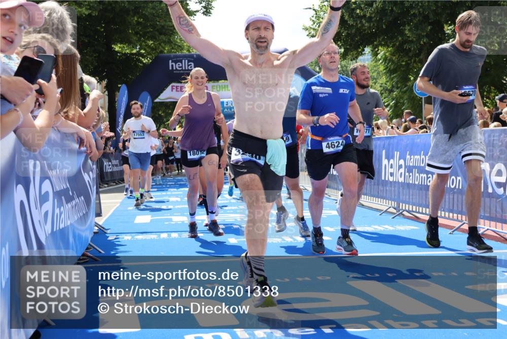 29.06.2025 - hella hamburg halbmarathon Strokosch-Dieckow http://msf.ph/oto/8501338 29.06.2025 11:34:57 Ziel 1078, 1497, 2827, 3230, 3239, 3311, 4624, 5246, 5822, 6861, 11440, 11642, 11697, 12236, 12901, 13111, 13113, 14632, 15475, 15572, 15676, 15677, 15845, 15912, 15951, 15957, 16238, 16570, 16571, 17135, 17389, 17553, 17883, 19099 meine-sportfotos.de