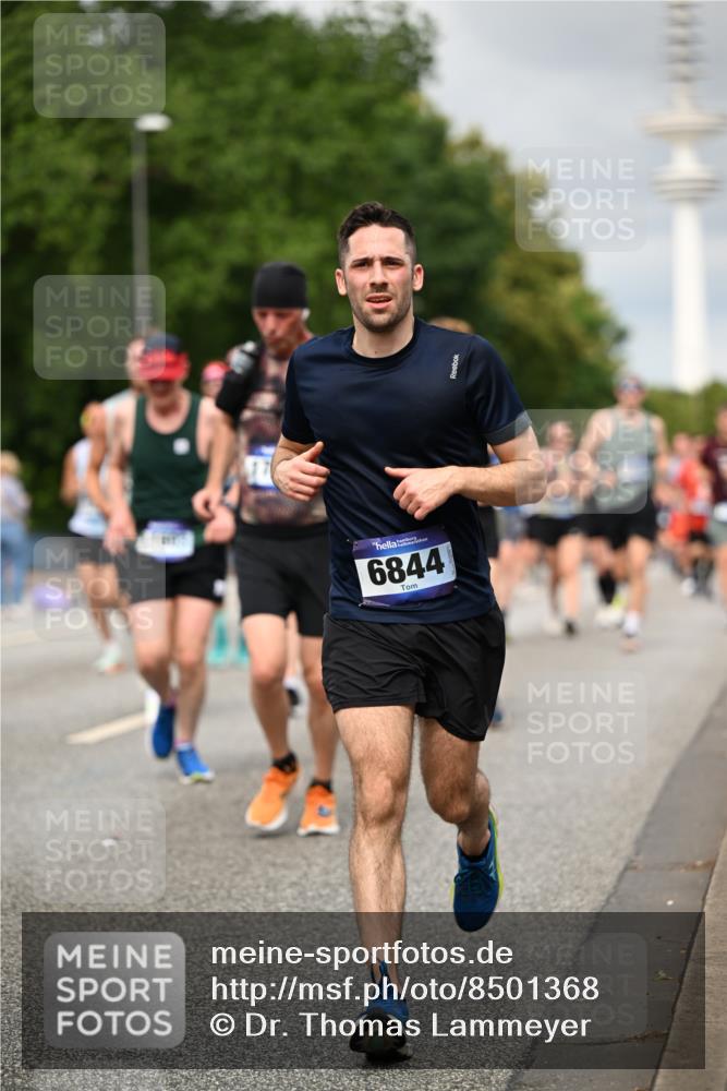 29.06.2025 - hella hamburg halbmarathon Dr. Thomas Lammeyer http://msf.ph/oto/8501368 29.06.2025 10:25:02 Kennedybrücke 1011, 2053, 2101, 2325, 2383, 2834, 2923, 2986, 3161, 3247, 3781, 3813, 3842, 4082, 4154, 4166, 4288, 4754, 4869, 5181, 5625, 5811, 5812, 6275, 6308, 6608, 6844, 6951, 7608, 8113, 8146, 8724, 8940, 9005, 9011, 9236, 9501, 9981, 10039, 10350, 10585, 10602, 11100, 11145 meine-sportfotos.de