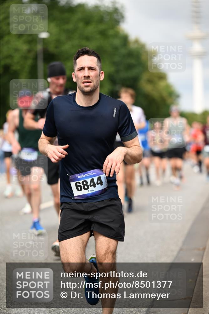 29.06.2025 - hella hamburg halbmarathon Dr. Thomas Lammeyer http://msf.ph/oto/8501377 29.06.2025 10:25:02 Kennedybrücke 1011, 2053, 2101, 2325, 2383, 2834, 2923, 2986, 3161, 3247, 3781, 3813, 3842, 4082, 4154, 4166, 4288, 4754, 4869, 5181, 5625, 5811, 5812, 6275, 6308, 6608, 6844, 6951, 7608, 8113, 8146, 8724, 8940, 9005, 9011, 9236, 9501, 9981, 10039, 10350, 10585, 10602, 11100, 11145 meine-sportfotos.de