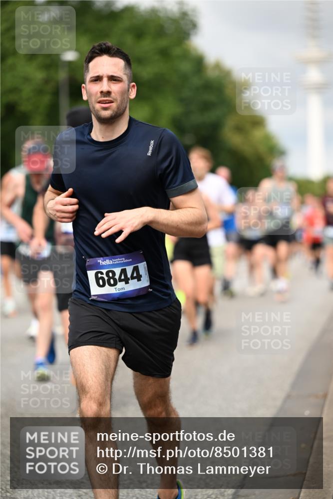 29.06.2025 - hella hamburg halbmarathon Dr. Thomas Lammeyer http://msf.ph/oto/8501381 29.06.2025 10:25:03 Kennedybrücke 1011, 1266, 2053, 2101, 2325, 2383, 2834, 2923, 2986, 3161, 3247, 3781, 3813, 3842, 4082, 4154, 4166, 4288, 4350, 4754, 4869, 5181, 5625, 5811, 5812, 6275, 6308, 6608, 6844, 6951, 7608, 8113, 8146, 8724, 8940, 9005, 9011, 9236, 9501, 9981, 10039, 10350, 10585, 10602, 11145 meine-sportfotos.de