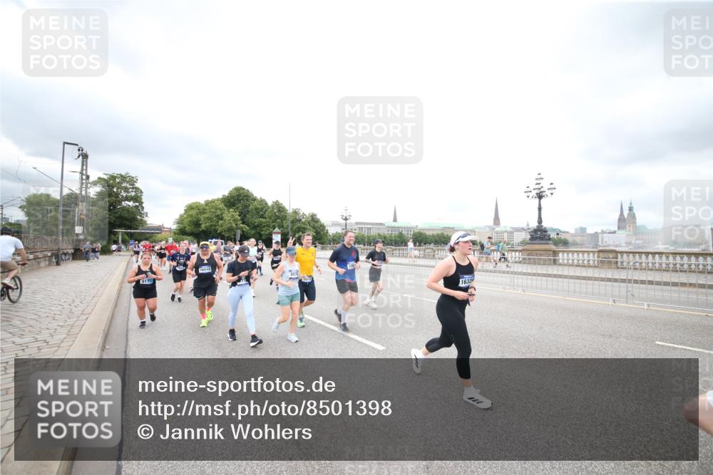 29.06.2025 - hella hamburg halbmarathon Jannik Wohlers http://msf.ph/oto/8501398 29.06.2025 10:57:57 Lombardsbrücke 1001, 1845, 2043, 2273, 2275, 3540, 3868, 4117, 5104, 5159, 5655, 5782, 5988, 6825, 7262, 7617, 7664, 7783, 8076, 8439, 8440, 8441, 8442, 8888, 9123, 9239, 9636, 10462, 10473, 10498, 10937, 11708, 12023, 12024, 12310, 12433, 12968, 13218, 13226, 13355, 13356, 13469, 13547, 14533, 14584, 14634, 14935, 15916, 15926, 16048, 16329, 16408, 16561, 16878, 17227, 17228, 18822, 19183 meine-sportfotos.de