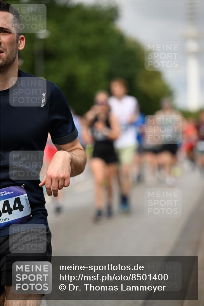 29.06.2025 - hella hamburg halbmarathon Dr. Thomas Lammeyer http://msf.ph/oto/8501400 29.06.2025 10:25:03 Kennedybrücke 1011, 1266, 2053, 2101, 2325, 2383, 2834, 2923, 2986, 3161, 3247, 3781, 3813, 3842, 4082, 4154, 4166, 4288, 4350, 4754, 4869, 5181, 5625, 5811, 5812, 6275, 6308, 6608, 6844, 6951, 7608, 8113, 8146, 8724, 8940, 9005, 9011, 9236, 9501, 9981, 10039, 10350, 10585, 10602, 11145 meine-sportfotos.de