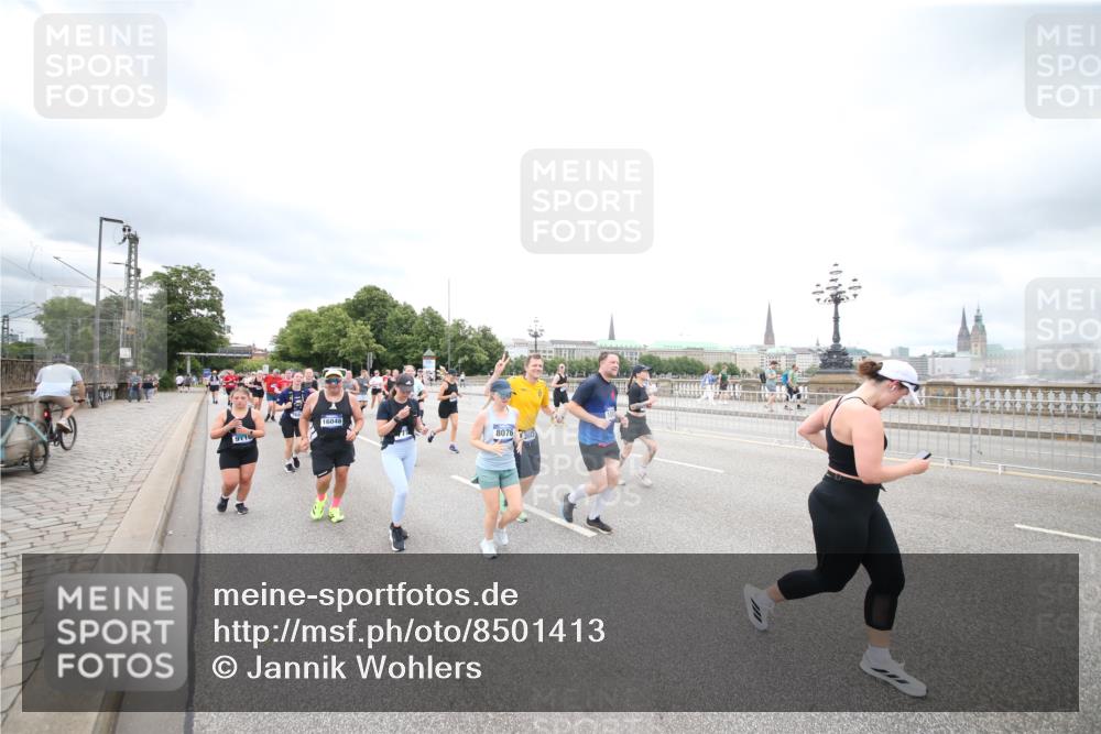 29.06.2025 - hella hamburg halbmarathon Jannik Wohlers http://msf.ph/oto/8501413 29.06.2025 10:57:57 Lombardsbrücke 1001, 1845, 2043, 2273, 2275, 3540, 3868, 4117, 5104, 5159, 5655, 5782, 5988, 6825, 7262, 7617, 7664, 7783, 8076, 8439, 8440, 8441, 8442, 8888, 9123, 9239, 9636, 10462, 10473, 10498, 10937, 11708, 12023, 12024, 12310, 12433, 12968, 13218, 13226, 13355, 13356, 13469, 13547, 14533, 14584, 14634, 14935, 15916, 15926, 16048, 16329, 16408, 16561, 16878, 17227, 17228, 18822, 19183 meine-sportfotos.de