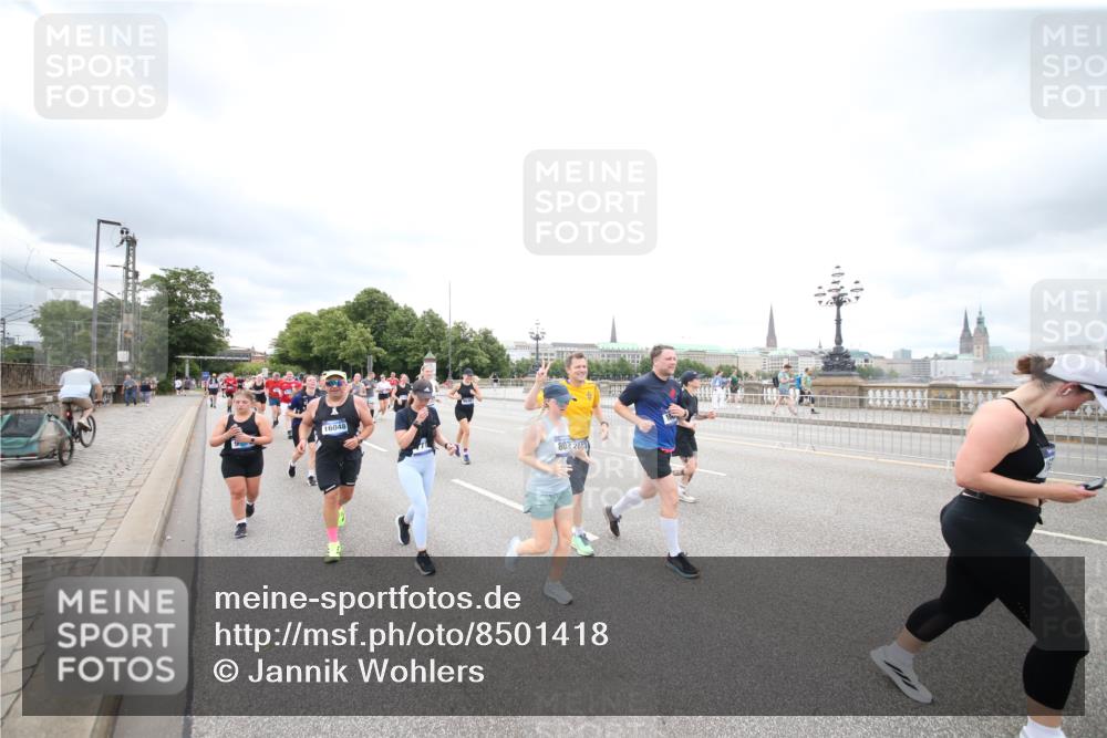 29.06.2025 - hella hamburg halbmarathon Jannik Wohlers http://msf.ph/oto/8501418 29.06.2025 10:57:57 Lombardsbrücke 1001, 1845, 2043, 2273, 2275, 3540, 3868, 4117, 5104, 5159, 5655, 5782, 5988, 6825, 7262, 7617, 7664, 7783, 8076, 8439, 8440, 8441, 8442, 8888, 9123, 9239, 9636, 10462, 10473, 10498, 10937, 11708, 12023, 12024, 12310, 12433, 12968, 13218, 13226, 13355, 13356, 13469, 13547, 14533, 14584, 14634, 14935, 15916, 15926, 16048, 16329, 16408, 16561, 16878, 17227, 17228, 18822, 19183 meine-sportfotos.de