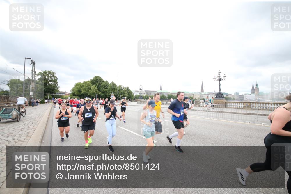 29.06.2025 - hella hamburg halbmarathon Jannik Wohlers http://msf.ph/oto/8501424 29.06.2025 10:57:57 Lombardsbrücke 1001, 1845, 2043, 2273, 2275, 3540, 3868, 4117, 5104, 5159, 5655, 5782, 5988, 6825, 7262, 7617, 7664, 7783, 8076, 8439, 8440, 8441, 8442, 8888, 9123, 9239, 9636, 10462, 10473, 10498, 10937, 11708, 12023, 12024, 12310, 12433, 12968, 13218, 13226, 13355, 13356, 13469, 13547, 14533, 14584, 14634, 14935, 15916, 15926, 16048, 16329, 16408, 16561, 16878, 17227, 17228, 18822, 19183 meine-sportfotos.de