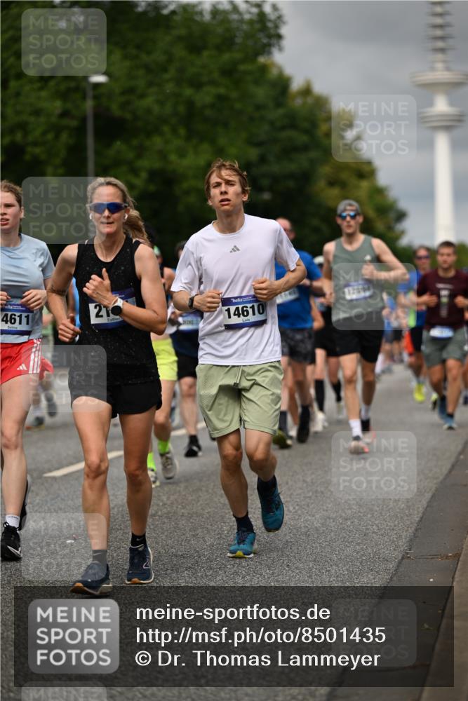 29.06.2025 - hella hamburg halbmarathon Dr. Thomas Lammeyer http://msf.ph/oto/8501435 29.06.2025 10:25:04 Kennedybrücke 1011, 1266, 2053, 2101, 2325, 2383, 2834, 2923, 2986, 3161, 3247, 3434, 3781, 3813, 4082, 4154, 4166, 4288, 4350, 4754, 4869, 5181, 5625, 5811, 5812, 6275, 6308, 6608, 6844, 6951, 7608, 8113, 8146, 8724, 8940, 9005, 9011, 9236, 9501, 9981, 10039, 10350, 10585, 10602, 11145 meine-sportfotos.de