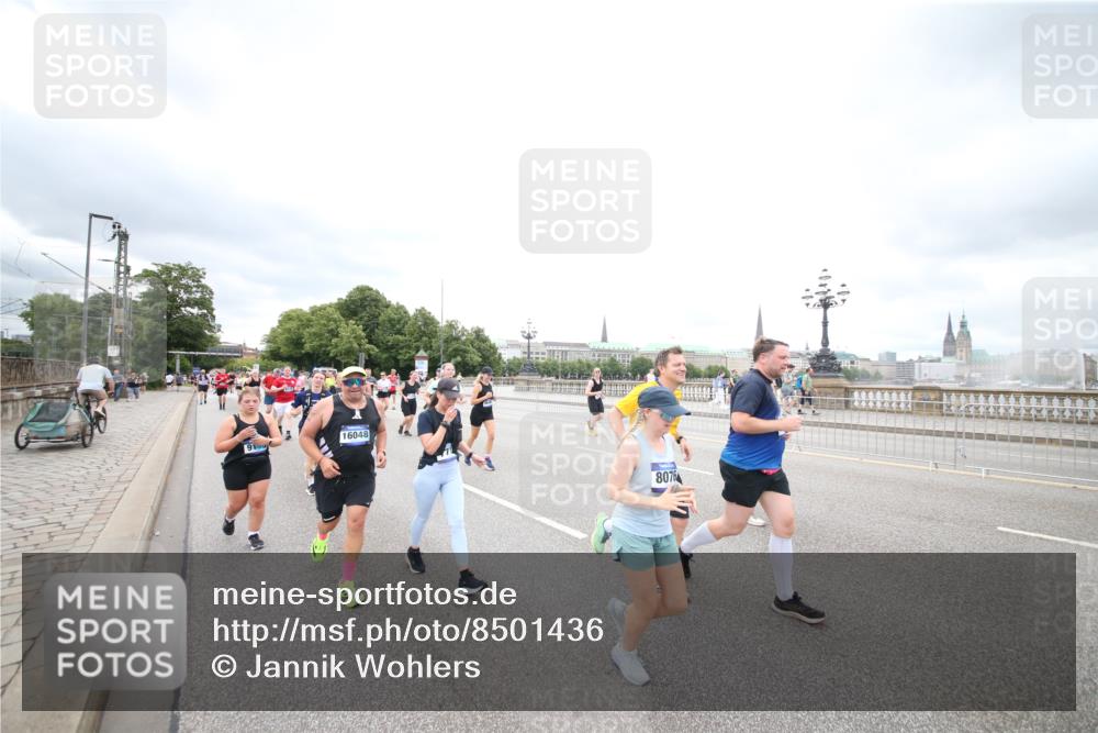 29.06.2025 - hella hamburg halbmarathon Jannik Wohlers http://msf.ph/oto/8501436 29.06.2025 10:57:58 Lombardsbrücke 1001, 1845, 2043, 2273, 2275, 3540, 3868, 4117, 5104, 5159, 5655, 5782, 5988, 6825, 7262, 7617, 7664, 7783, 8076, 8441, 8888, 9123, 9239, 9636, 10462, 10473, 10498, 10937, 11708, 12023, 12024, 12310, 12433, 12968, 13218, 13226, 13355, 13356, 13469, 13547, 14584, 14935, 15926, 16048, 16329, 16408, 16561, 16878, 17227, 17228, 18822, 19183 meine-sportfotos.de