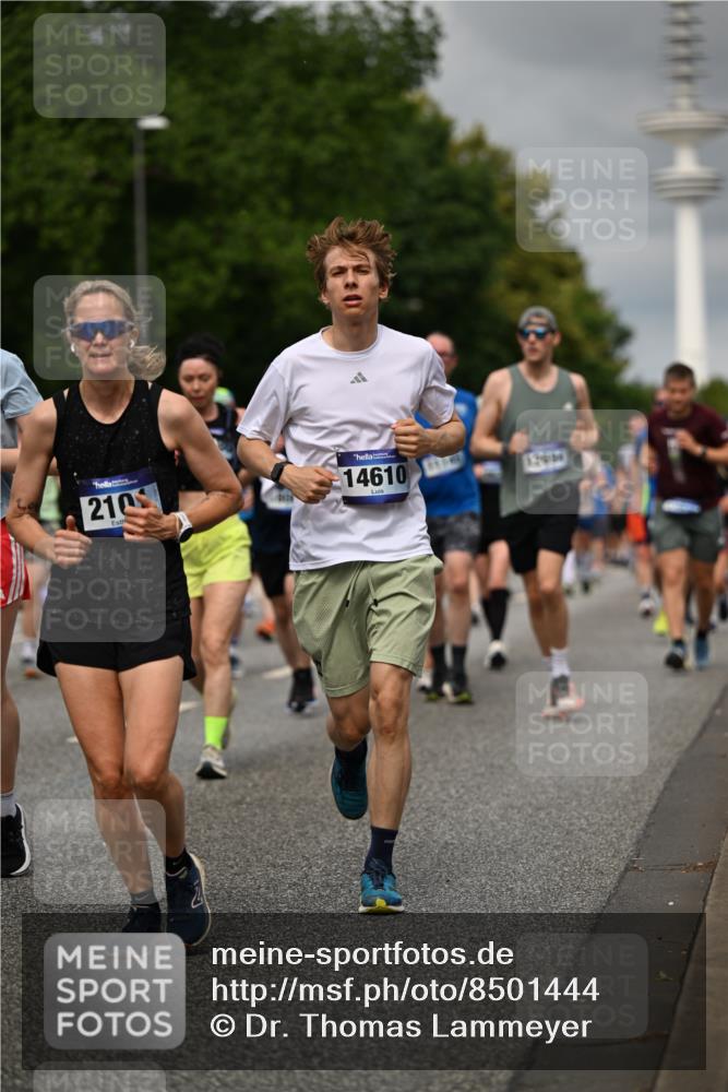 29.06.2025 - hella hamburg halbmarathon Dr. Thomas Lammeyer http://msf.ph/oto/8501444 29.06.2025 10:25:05 Kennedybrücke 1011, 1266, 2101, 2325, 2383, 2923, 2986, 3161, 3247, 3434, 3781, 3813, 4082, 4154, 4166, 4288, 4350, 4754, 4869, 5181, 5625, 5811, 5812, 6275, 6308, 6608, 6844, 6951, 7608, 8113, 8146, 8724, 8940, 9005, 9011, 9236, 9501, 9981, 10350, 10585, 10602, 11145 meine-sportfotos.de