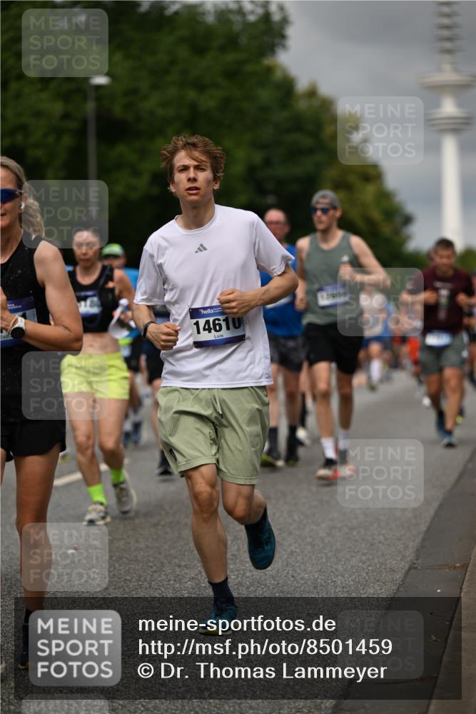 29.06.2025 - hella hamburg halbmarathon Dr. Thomas Lammeyer http://msf.ph/oto/8501459 29.06.2025 10:25:05 Kennedybrücke 1011, 1266, 2101, 2325, 2383, 2923, 2986, 3161, 3247, 3434, 3781, 3813, 4082, 4154, 4166, 4288, 4350, 4754, 4869, 5181, 5625, 5811, 5812, 6275, 6308, 6608, 6844, 6951, 7608, 8113, 8146, 8724, 8940, 9005, 9011, 9236, 9501, 9981, 10350, 10585, 10602, 11145 meine-sportfotos.de