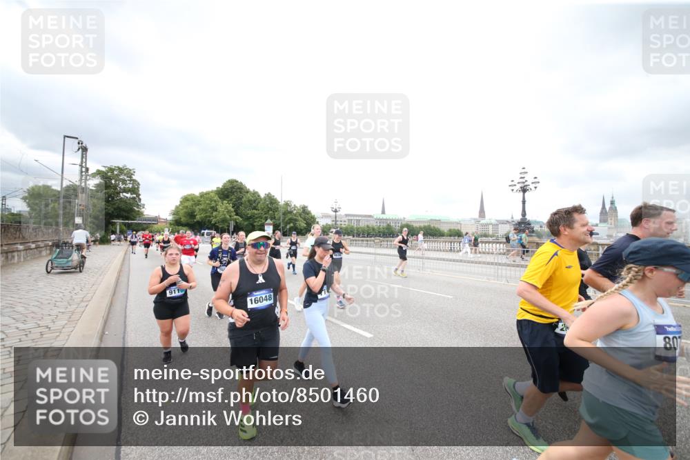 29.06.2025 - hella hamburg halbmarathon Jannik Wohlers http://msf.ph/oto/8501460 29.06.2025 10:57:58 Lombardsbrücke 1001, 1845, 2043, 2273, 2275, 3540, 3868, 4117, 5104, 5159, 5655, 5782, 5988, 6825, 7262, 7617, 7664, 7783, 8076, 8441, 8888, 9123, 9239, 9636, 10462, 10473, 10498, 10937, 11708, 12023, 12024, 12310, 12433, 12968, 13218, 13226, 13355, 13356, 13469, 13547, 14584, 14935, 15926, 16048, 16329, 16408, 16561, 16878, 17227, 17228, 18822, 19183 meine-sportfotos.de