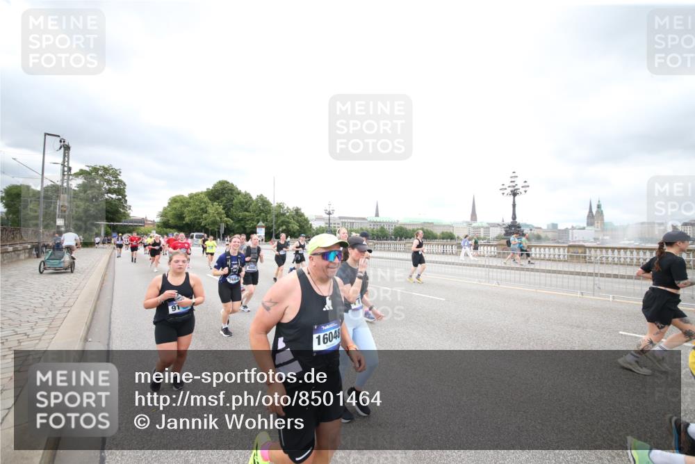 29.06.2025 - hella hamburg halbmarathon Jannik Wohlers http://msf.ph/oto/8501464 29.06.2025 10:57:58 Lombardsbrücke 1001, 1845, 2043, 2273, 2275, 3540, 3868, 4117, 5104, 5159, 5655, 5782, 5988, 6825, 7262, 7617, 7664, 7783, 8076, 8441, 8888, 9123, 9239, 9636, 10462, 10473, 10498, 10937, 11708, 12023, 12024, 12310, 12433, 12968, 13218, 13226, 13355, 13356, 13469, 13547, 14584, 14935, 15926, 16048, 16329, 16408, 16561, 16878, 17227, 17228, 18822, 19183 meine-sportfotos.de