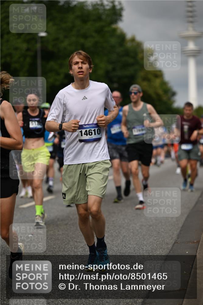 29.06.2025 - hella hamburg halbmarathon Dr. Thomas Lammeyer http://msf.ph/oto/8501465 29.06.2025 10:25:05 Kennedybrücke 1011, 1266, 2101, 2325, 2383, 2923, 2986, 3161, 3247, 3434, 3781, 3813, 4082, 4154, 4166, 4288, 4350, 4754, 4869, 5181, 5625, 5811, 5812, 6275, 6308, 6608, 6844, 6951, 7608, 8113, 8146, 8724, 8940, 9005, 9011, 9236, 9501, 9981, 10350, 10585, 10602, 11145 meine-sportfotos.de